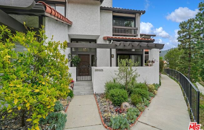 1569 MICHAEL LN