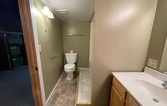 2 beds, 1 bath, $900