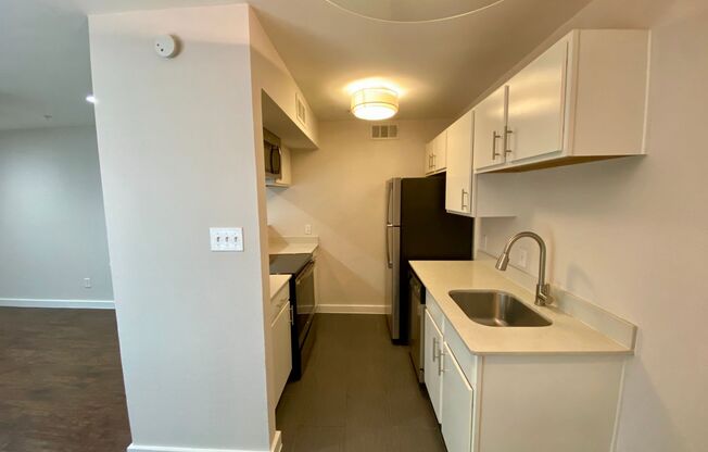 1 bed, 1 bath, 614 sqft, $900