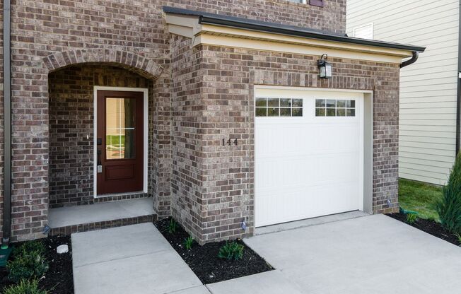 **LIKE NEW, 2021-BUILT TOWNHOME IN THE DESIRABLE TOWNES AT RIVER OAKS NEIGHBORHOOD IN LEBANON**