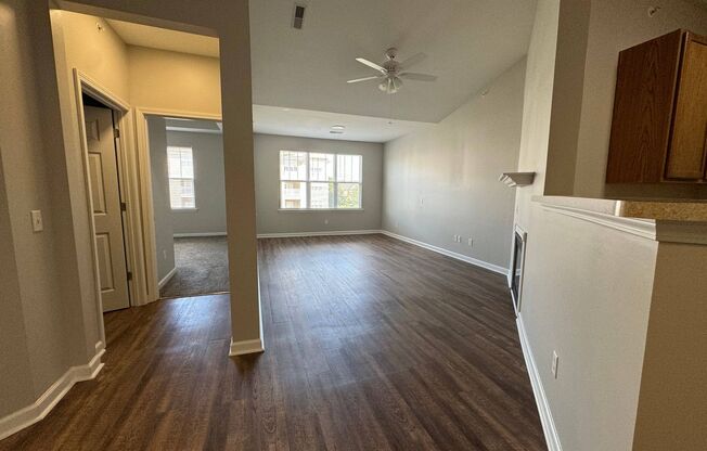 1 bed, 1 bath, 913 sqft, $1,299, Unit 34-405