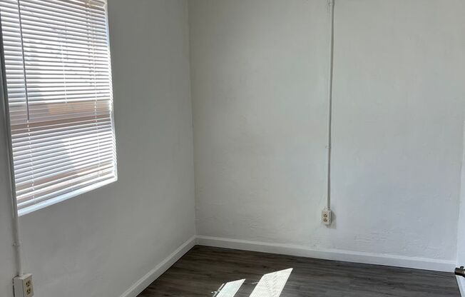 1 bed, 1 bath, 400 sqft, $850, Unit 2