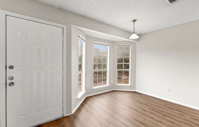 2 beds, 1 bath, $950, Unit 11