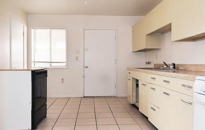 3 beds, 1 bath, $1,150