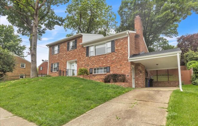 5 beds, 2 baths split-level