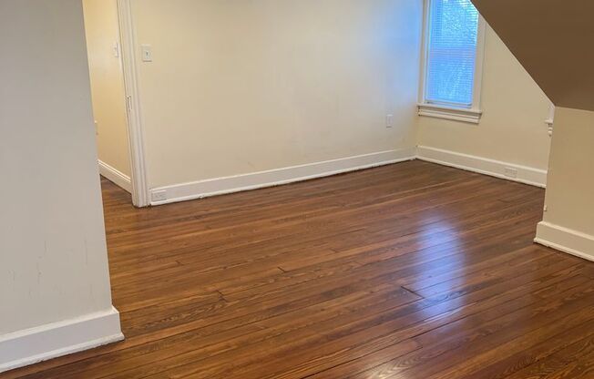 2 beds, 1 bath, $1,595, Unit 2nd Floor