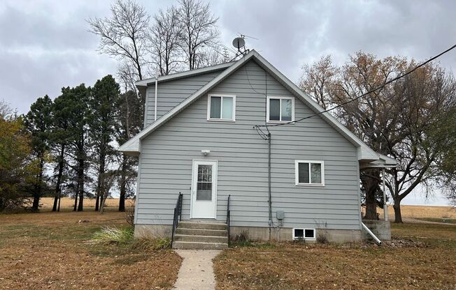 Charming 4-Bedroom Home with Open Layout & Expansive Yard Near Garretson!