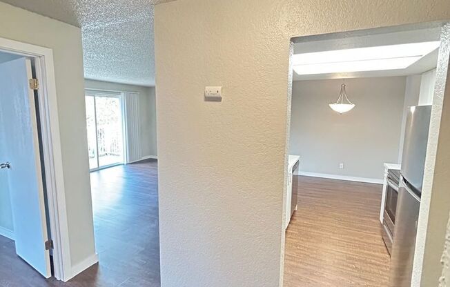 1 bed, 1 bath, 737 sqft, $1,750, Unit B11