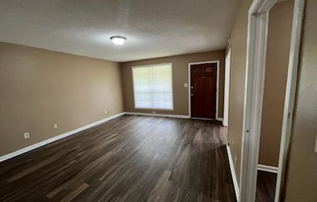 3 beds, 2 baths, $1,300