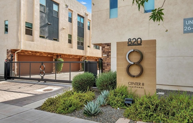 820 N 8TH Avenue