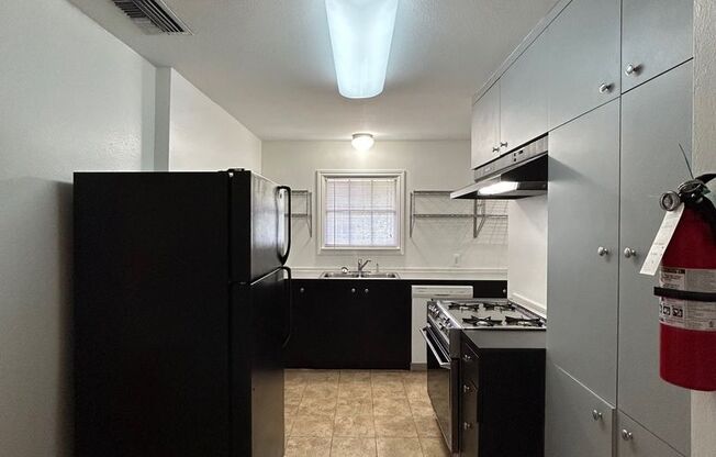 2 beds, 1 bath, $1,575