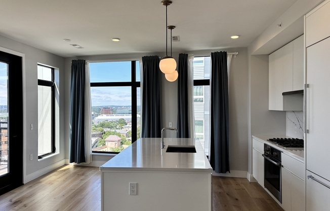 2 beds, 2 baths, 1,024 sqft, $4,000, Unit 725