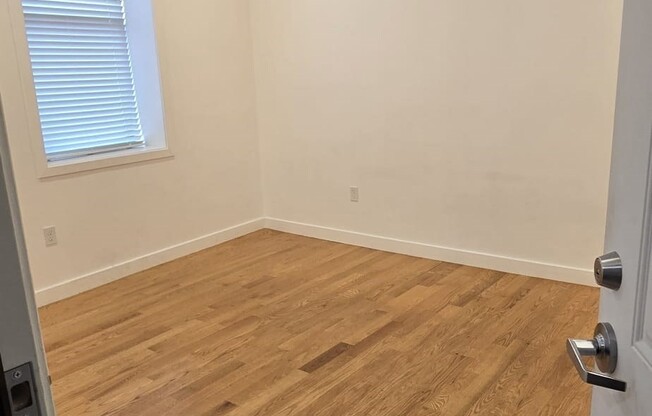 2 beds, 1 bath, $2,100, Unit 201