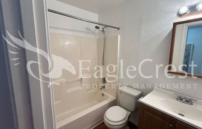 2 beds, 1 bath, 700 sqft, $950, Unit Unit 103