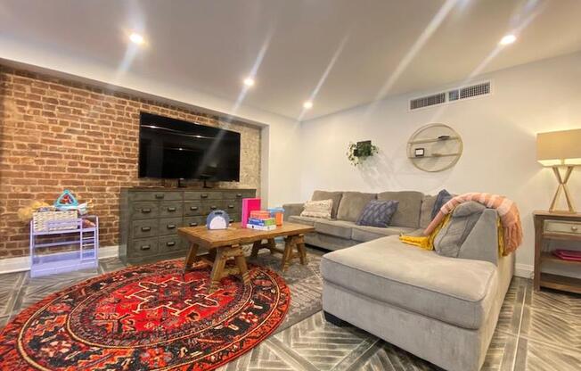 3 beds, 3 baths, 1,200 sqft, $5,500