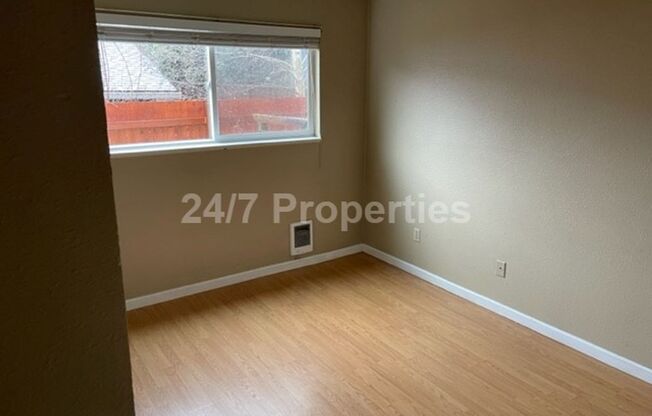 2 beds, 1 bath, 935 sqft, $1,595, Unit 04