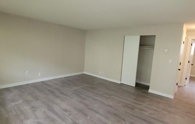 2 beds, 1 bath, $1,550, Unit 03