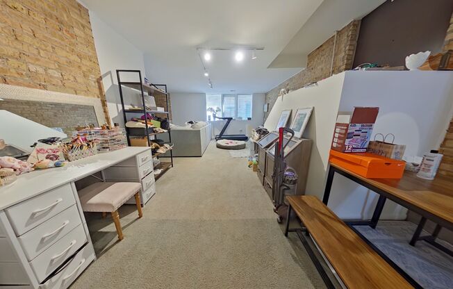 1 bed, 1 bath, 810 sqft, $1,950, Unit 1313 G