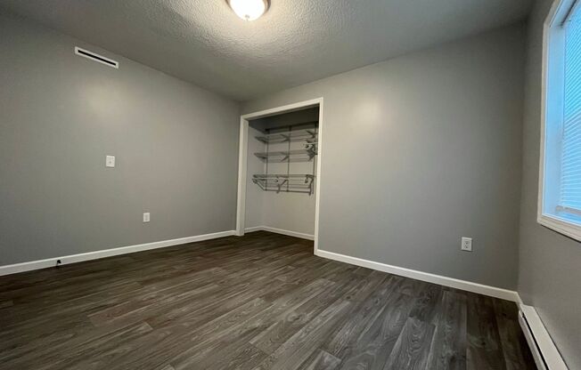 2 beds, 1 bath, 800 sqft, $1,100, Unit 11