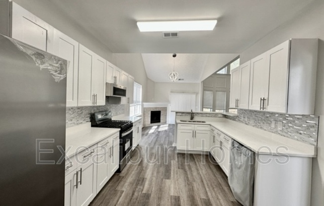 8295 E SHR DR