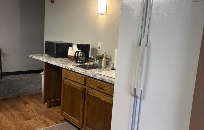 1 bed, 1 bath, 737 sqft, $1,119, Unit 1401 011