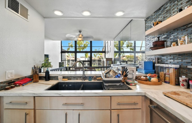 LIMITED-TIME INCENTIVE | Rent Credit Available on 12- or 15-Month Lease Save $1800 to $2100 for lease term