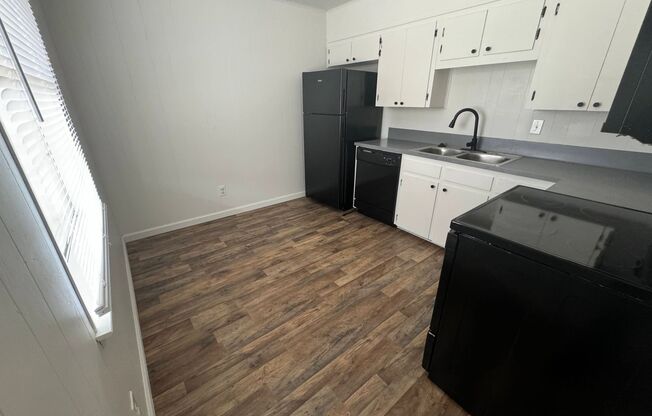 2 beds, 1 bath, 700 sqft, $695, Unit Unit H