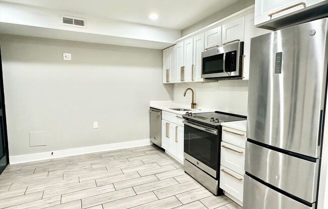 2 beds, 1 bath, 600 sqft, $1,700, Unit Unit 1