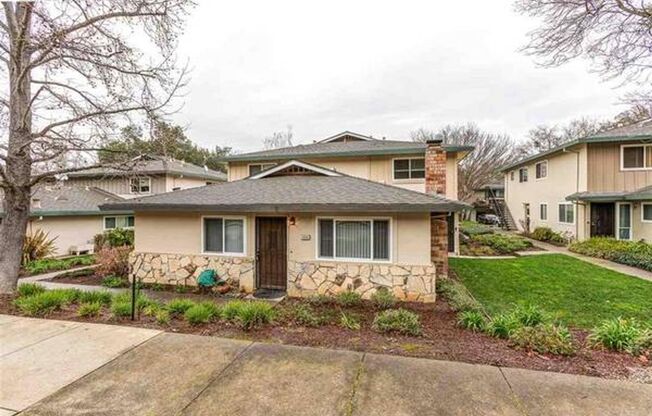 $2,590 - THE NICEST FIRST FLOOR CONDO IN PLEASANTON