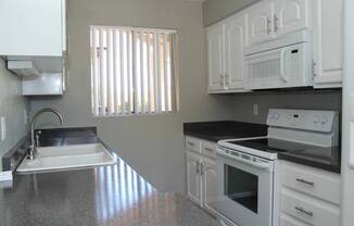 Renovated 2x2 Condo Located in N Phoenix!