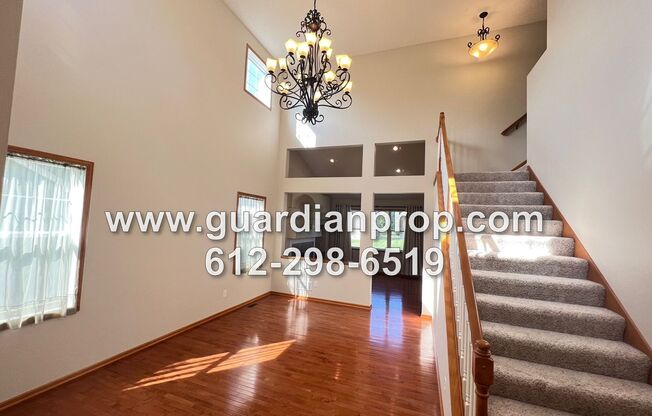 House in Club West Development in Blaine, Open Floor Plan, Vaulted Ceilings, Updated Kitchen, 3 Car Garage