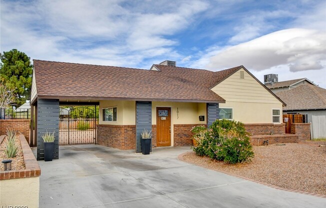 1017 E OAKEY BLVD