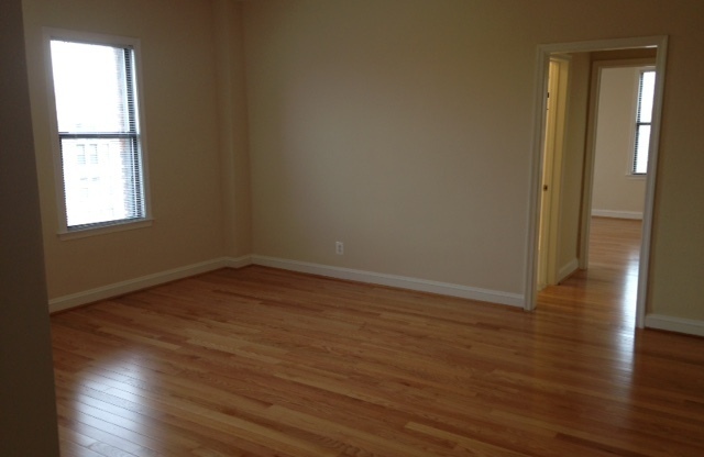 1 bed, 1 bath, 655 sqft, $3,280, Unit W302