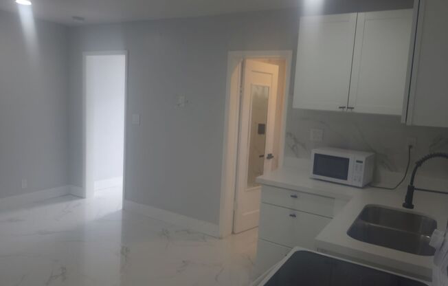 Studio, 1 bath, 500 sqft, $1,500