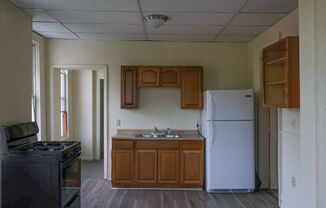 3 beds, 1 bath, $1,295, Unit Unit # 3