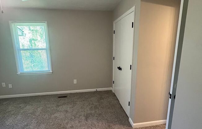 2 beds, 1.5 baths, 1,100 sqft, $1,090, Unit 720-B