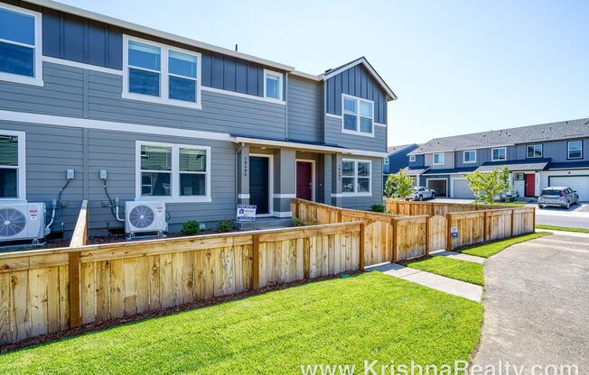 Beautiful NEW CONSTRUCTION 3 Bedroom 2.5 Bath DR Horton Townhome For Rent