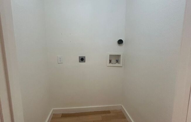 2 beds, 2 baths, 950 sqft, $1,704, Unit WWK-301