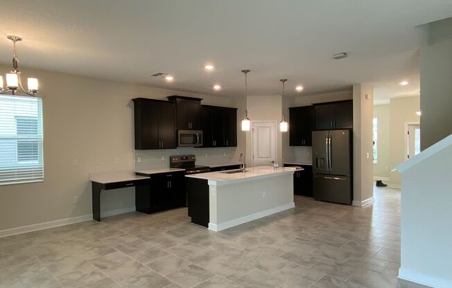 5/3, beautifully maintained in STOREY PARK HOME!