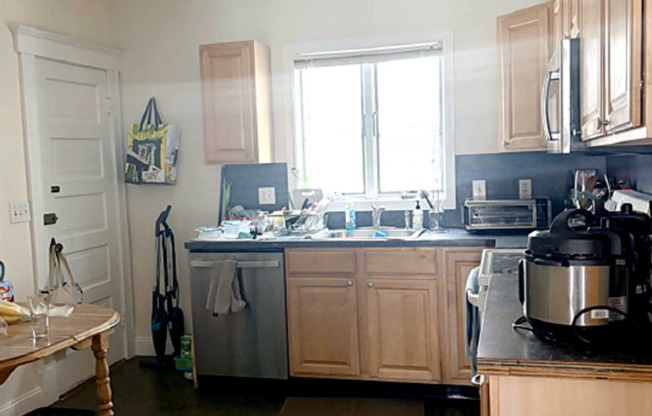 Spacious 4 Bed - Close to Tufts University - Natural Light