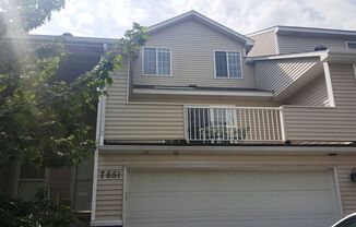 Charming 2 Bedroom Townhome for Rent in Chanhassen!! Available May 15th