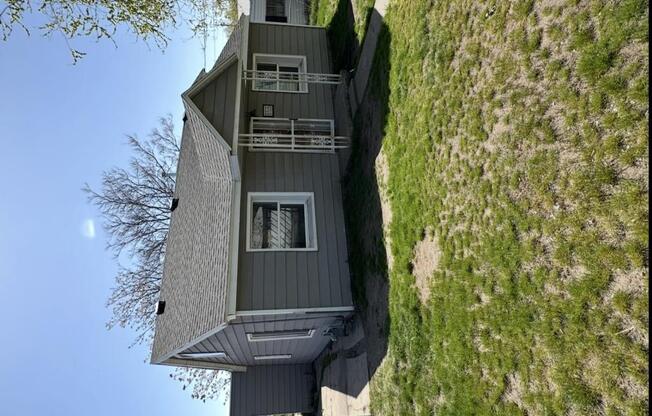 813 W 26 ST