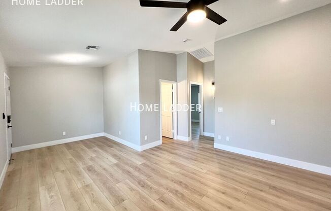 1124 E POLK ST