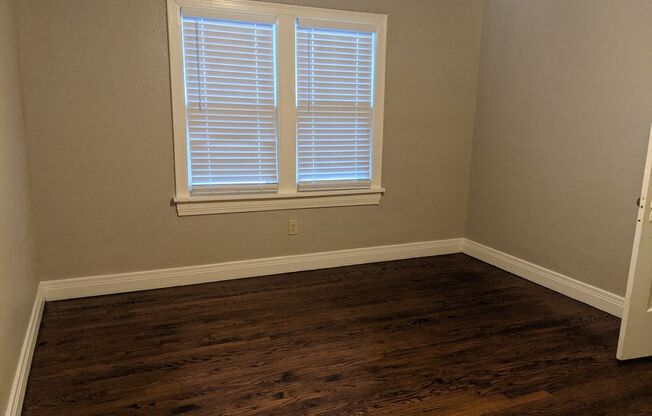 2 beds, 1 bath, $1,200