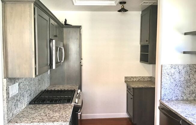 Modern, beautiful 3Bdrm, 2ba unfurnished in Sam Hughes, 1m to UofA