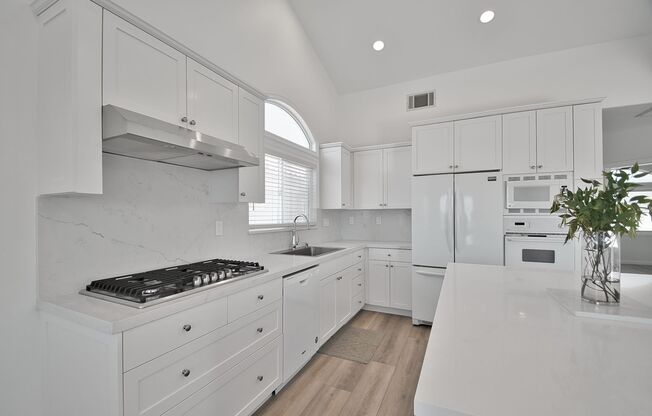 Beautiful Ocean View Townhome with Remodeled Kitchen in South Redondo Beach