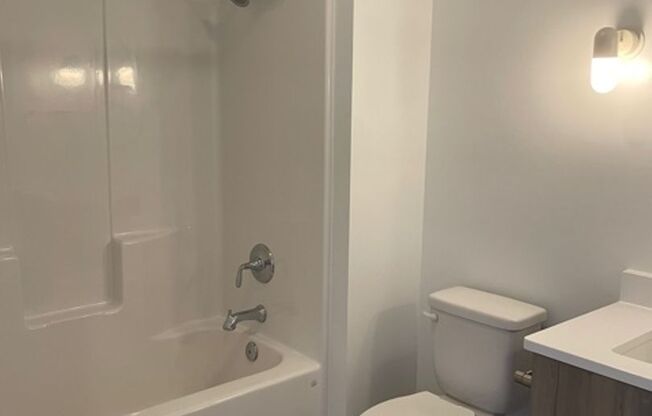 1 bed, 1 bath, 648 sqft, $1,400, Unit 105