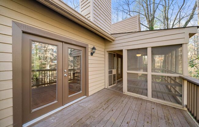 Beautifully RENOVATED Home in ROSWELL With AMAZING Screened in PORCH!!! AVAILABLE NOW!