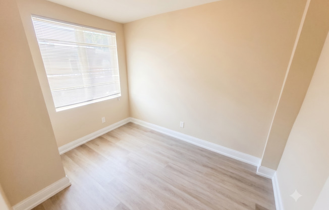 ⭐⭐⭐ UPDATED COZY 3 BEDROOMS AND 1.5 BATH HOME LOCATED IN NORTHEAST/LAWNCREST!!! ⭐⭐⭐