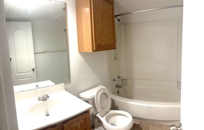 2 beds, 2 baths, 875 sqft, $1,099, Unit 202